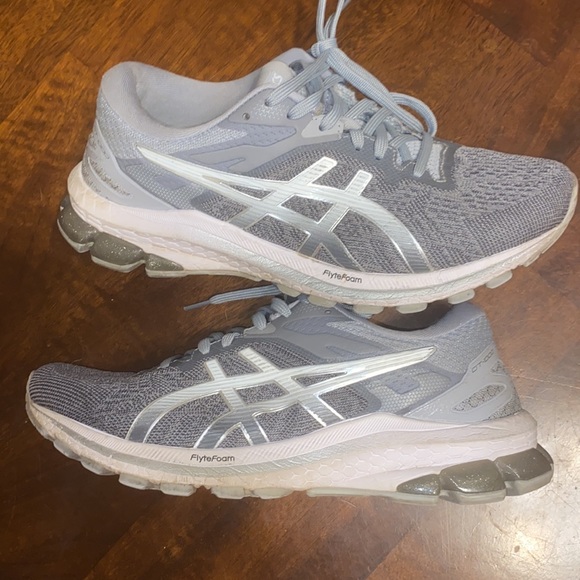 ASICS - Picture 3 of 5